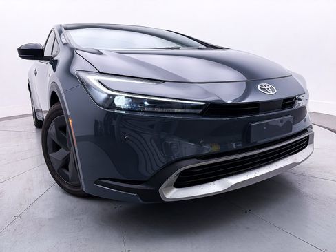 Used 2025 Toyota Prius Plug-In Hybrid image 3