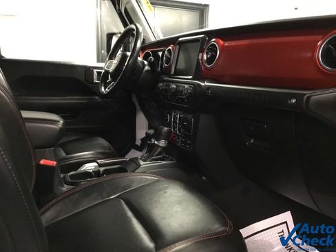 Used 2018 Jeep Wrangler Unlimited Rubicon AWD/4WD image 40