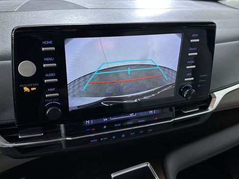 Used 2022 Toyota Sienna LE image 50