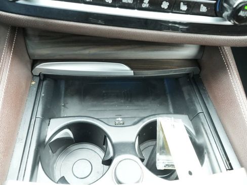 Used 2021 BMW 530e xDrive w/ Executive Package image 42