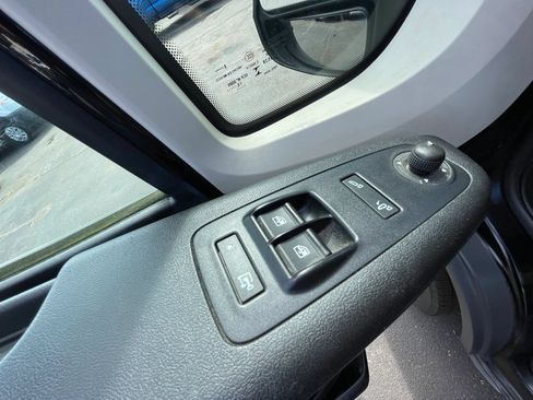 Used 2018 RAM ProMaster 2500 w/ Interior Convenience Group FWD image 12