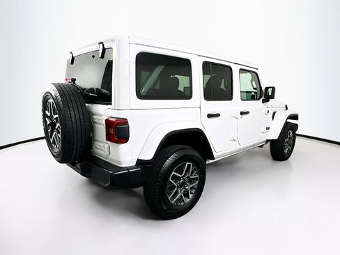 Used 2025 Jeep Wrangler Unlimited Sahara AWD/4WD image 9