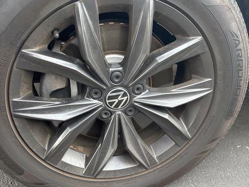 Used 2023 Volkswagen Tiguan SE image 23