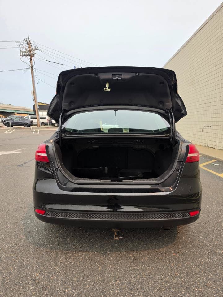 Used 2017 Ford Focus SE FWD image 9