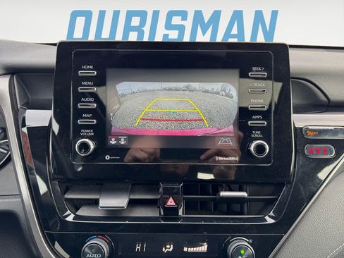 Used 2021 Toyota Camry SE w/ Cold Weather Package image 19