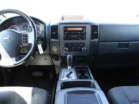Used 2012 Nissan Titan SV w/ SV Value Truck Pkg RWD image 10