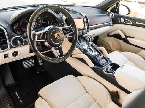 Used 2016 Porsche Cayenne Turbo AWD/4WD image 2