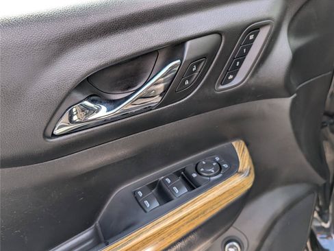 Used 2018 GMC Acadia Denali AWD/4WD image 22