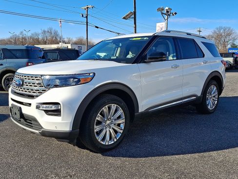 Certified 2022 Ford Explorer Limited w/ Limited Technology Package image 3