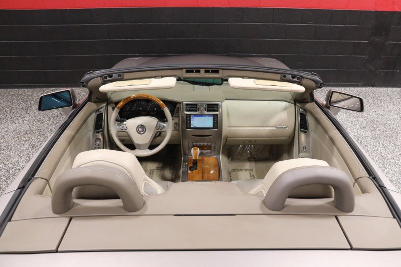 Used 2005 Cadillac XLR RWD image 44