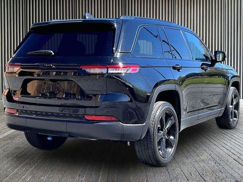 Used 2023 Jeep Grand Cherokee Altitude AWD/4WD image 12