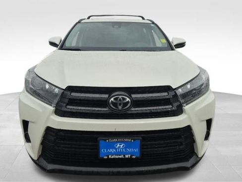 Used 2019 Toyota Highlander SE image 2