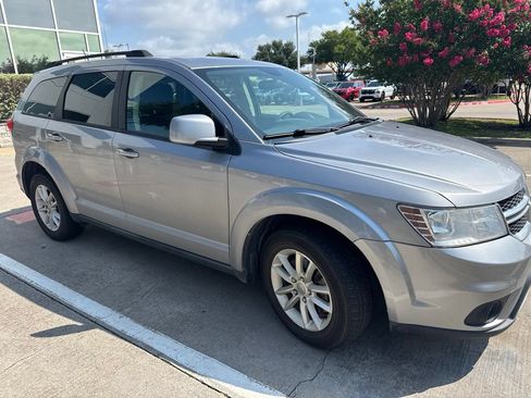 Used 2017 Dodge Journey SXT w/ Comfort/Convenience Group AWD/4WD image 2