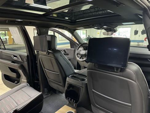 Certified 2025 GMC Yukon XL AT4 Ultimate AWD/4WD image 12