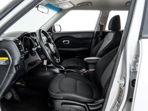 Used 2017 Kia Soul + image 24