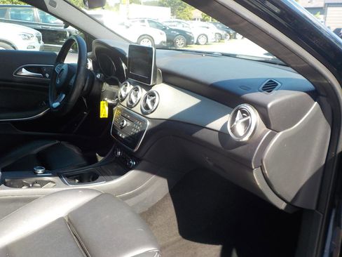 Used 2017 Mercedes-Benz GLA 250 image 29