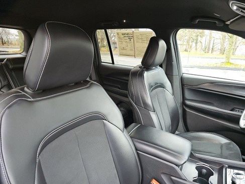 Used 2024 Jeep Grand Cherokee Altitude image 12