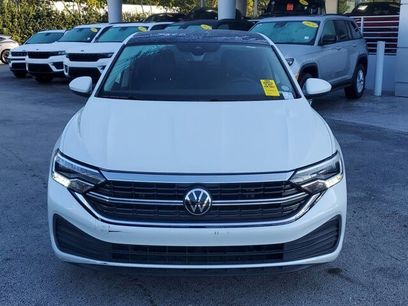 Used 2023 Volkswagen Jetta SE w/ Panoramic Sunroof Package