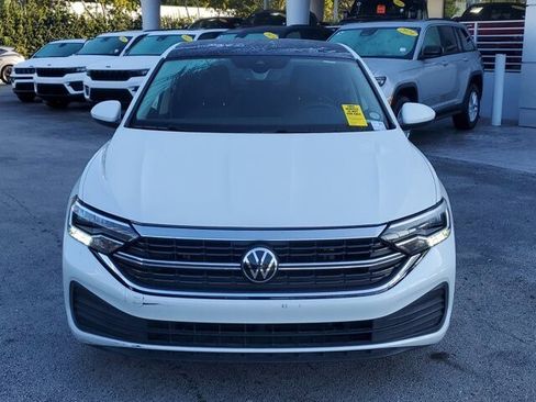 Used 2023 Volkswagen Jetta SE w/ Panoramic Sunroof Package image 2