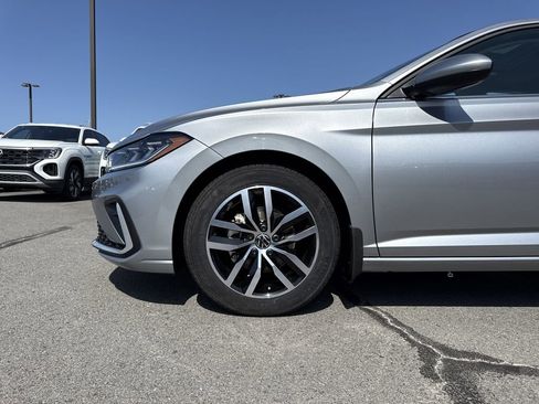 New 2025 Volkswagen Jetta SE image 9