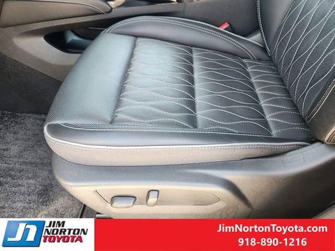 Used 2022 Buick Envision Avenir w/ Technology Package II image 26