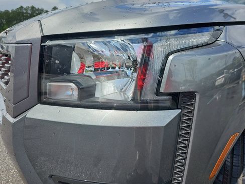 Used 2025 Nissan Frontier SV image 29