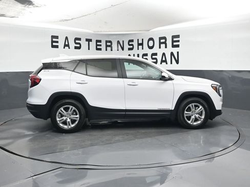 Used 2024 GMC Terrain SLE image 6