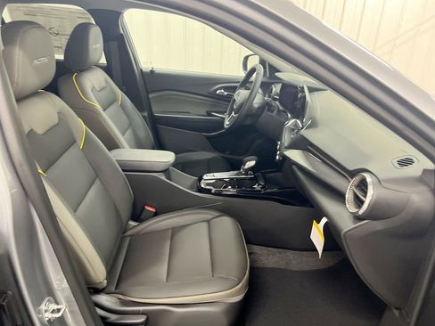 Used 2025 Chevrolet Trax ACTIV w/ Driver Confidence Package image 21