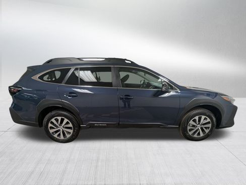 Used 2025 Subaru Outback Premium image 11