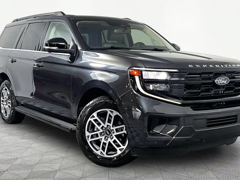 Used 2025 Ford Expedition Active AWD/4WD image 1