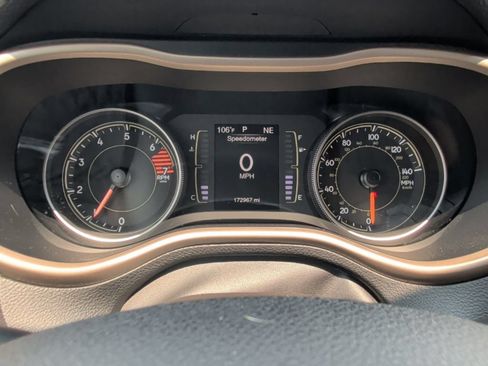Used 2017 Jeep Cherokee Latitude w/ Comfort & Sound Group FWD image 19