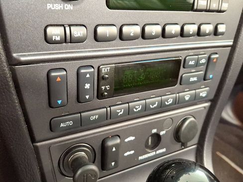 Used 2004 Ford Thunderbird image 21