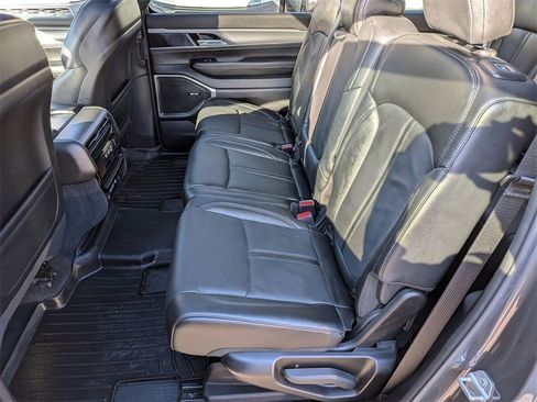 Used 2023 Jeep Wagoneer Series II image 25