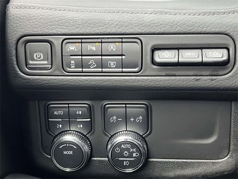 Certified 2024 GMC Yukon Denali image 32