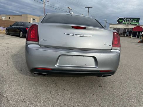 Used 2018 Chrysler 300 S image 4