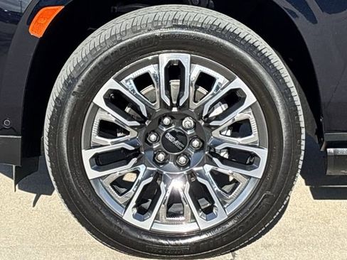 Used 2023 GMC Yukon Denali Ultimate w/ LPO, Floor Liner Package image 29