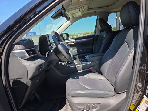 Used 2023 Toyota Highlander Limited AWD/4WD image 10