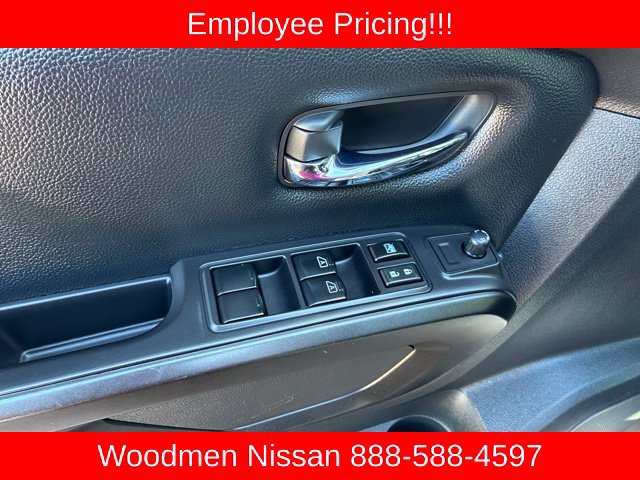 Used 2021 Nissan Titan PRO-4X w/ Pro-4x Utility Package AWD/4WD image 16