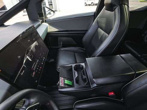Used 2025 Tesla Cybertruck AWD Crew Cab image 26