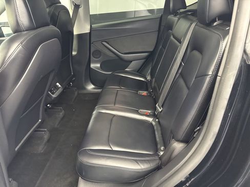 Used 2022 Tesla Model Y Long Range image 15