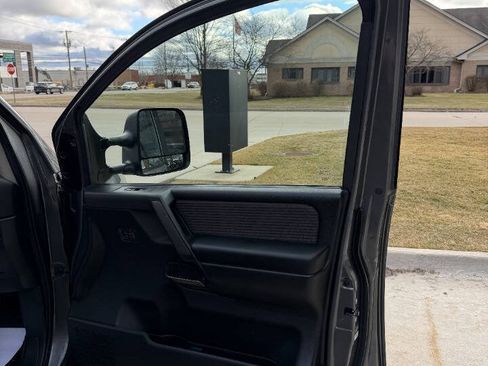 Used 2014 Nissan Titan SV image 30