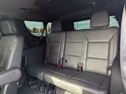 Used 2022 Chevrolet Suburban Z71 w/ Luxury Package image 36