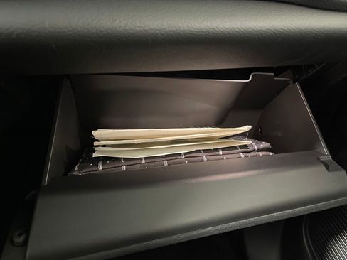 Used 2024 Chrysler Pacifica Select image 27