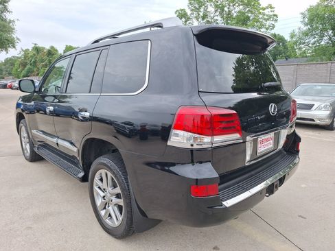Used 2013 Lexus LX 570 4WD w/ Luxury Pkg image 4