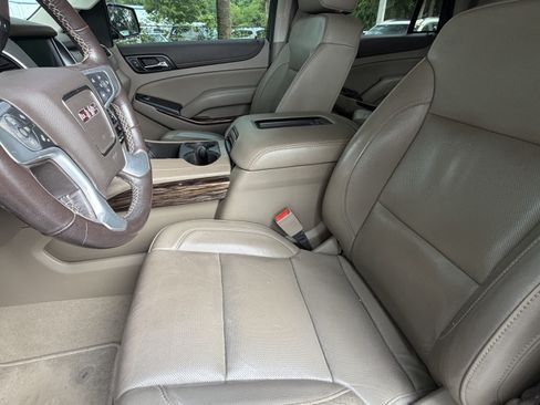 Used 2019 GMC Yukon SLT w/ Open Road Package RWD image 17