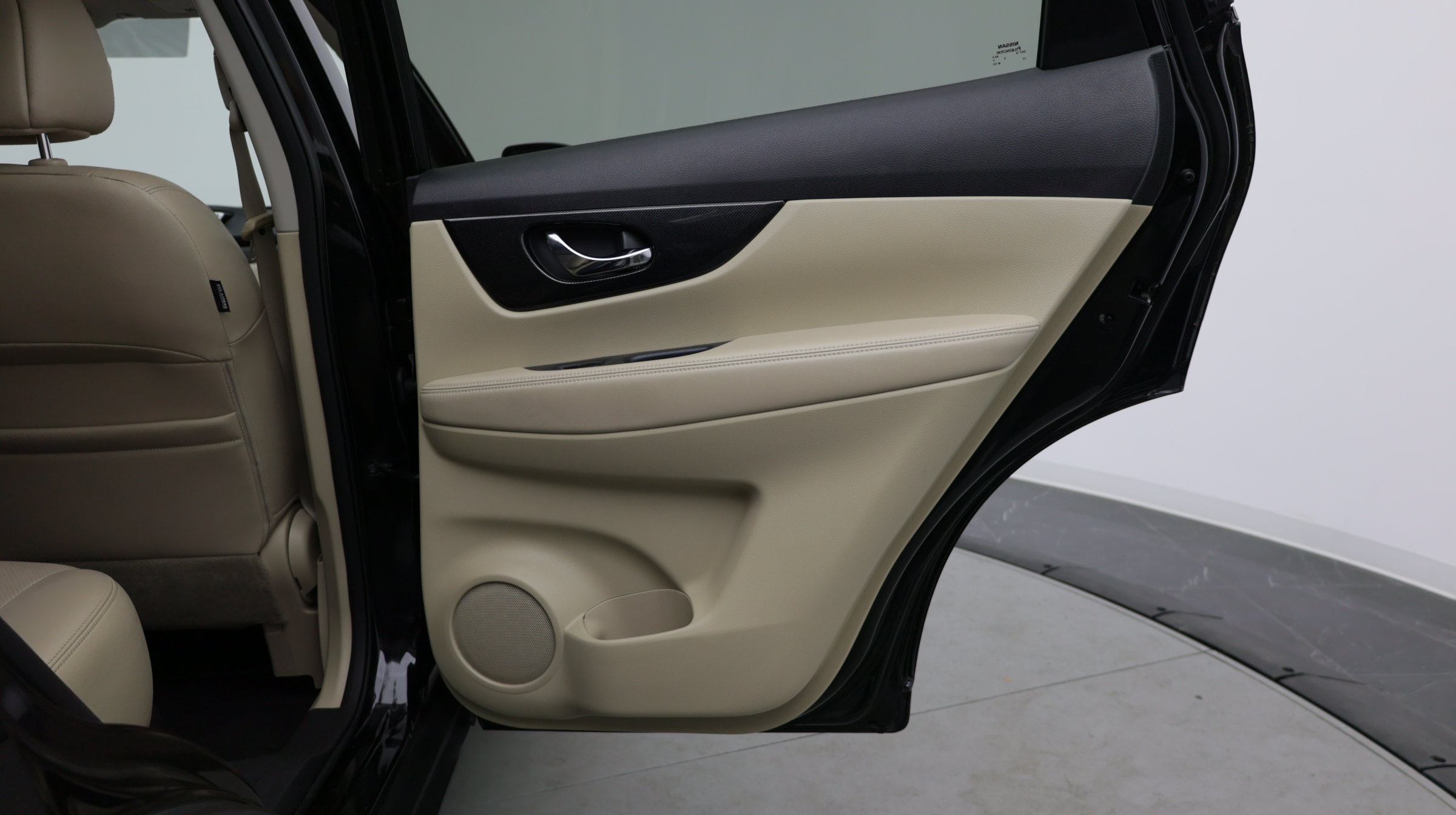 Used 2016 Nissan Rogue SL w/ SL Premium Package FWD image 36