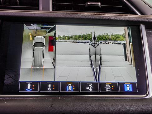 Used 2024 GMC Yukon XL Denali AWD/4WD image 29