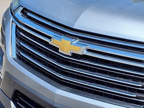 Used 2023 Chevrolet Traverse LT FWD image 33