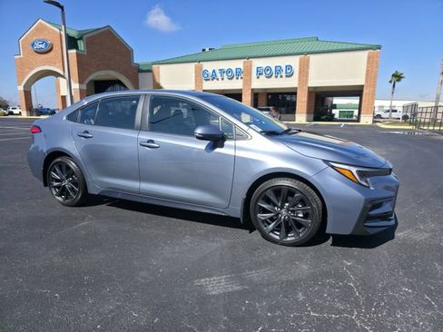 Used 2024 Toyota Corolla SE image 2