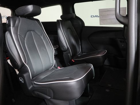 New 2026 Chrysler Pacifica Limited w/ S Appearance Package image 21